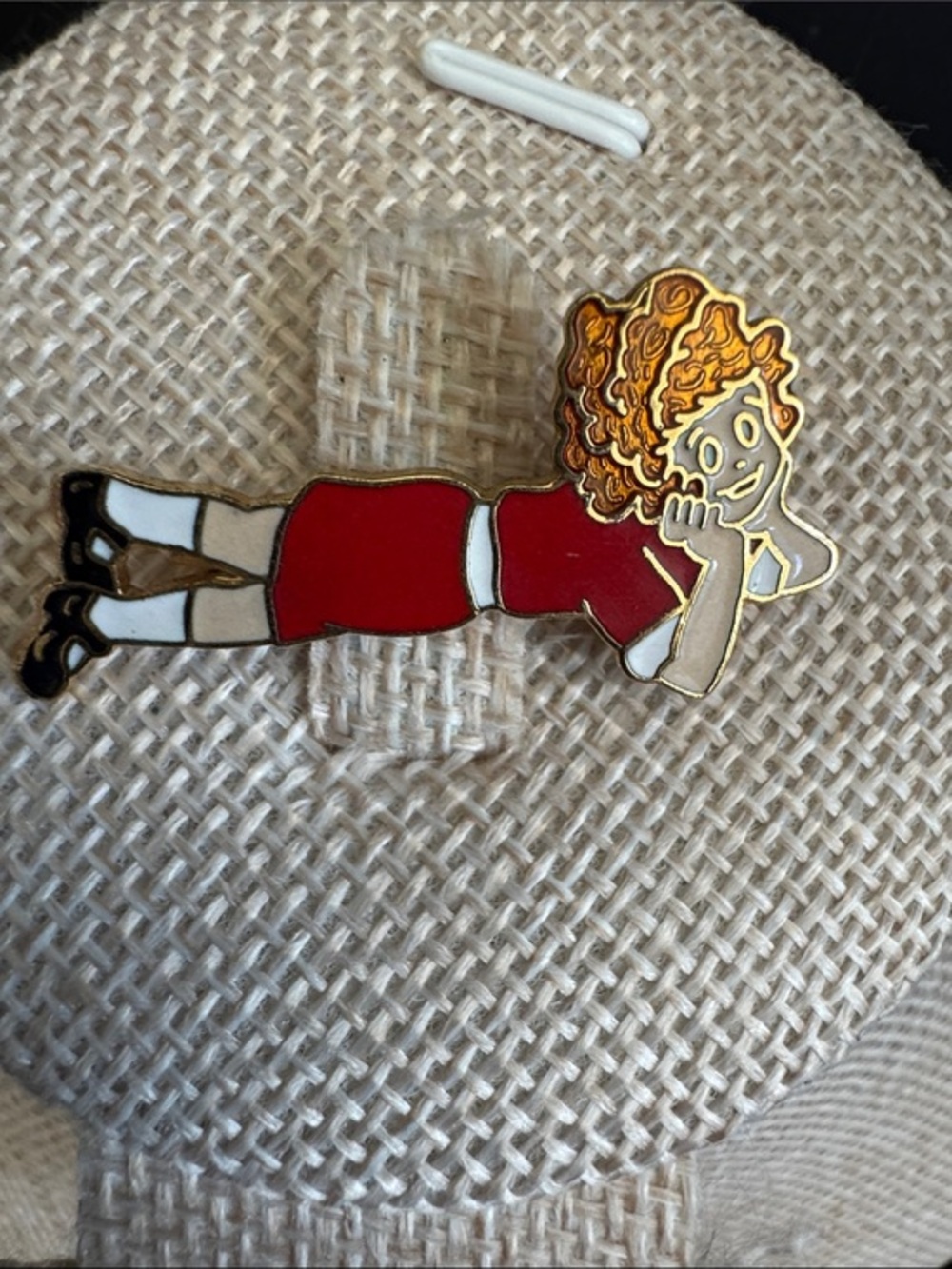 VTG 19822 Little Orphan Annie Enamel Pin Brooch Applause Red Dress Laying Down